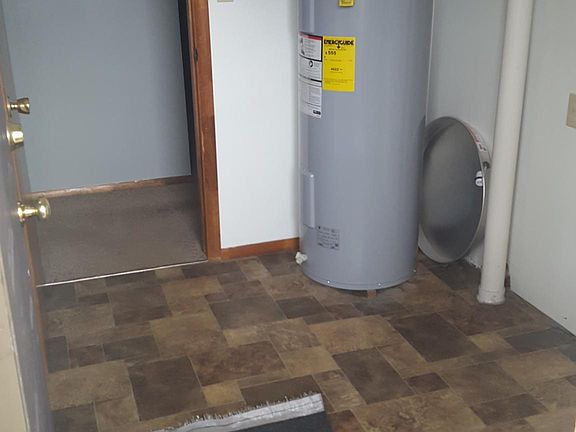 Entrance way/mud room/laundry room