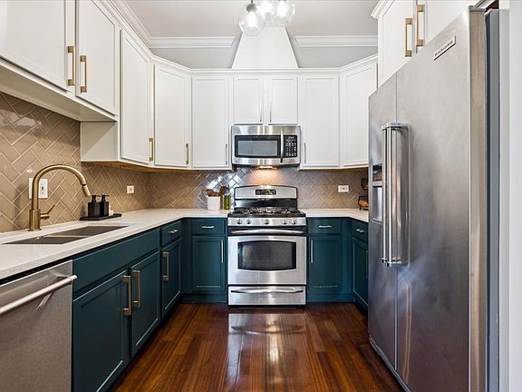 3rd image of 2130 W Belmont Ave Unit 3A