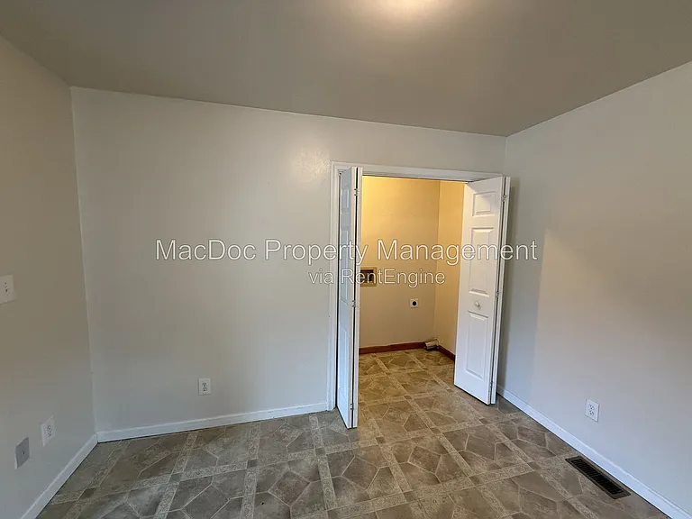 11001 Westminster Ct — Photo 6