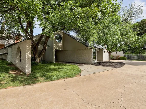 3 Rustic Hills St, Norman, OK 73072