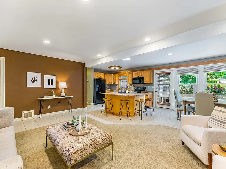 1225 Columbine Ct — Photo 3