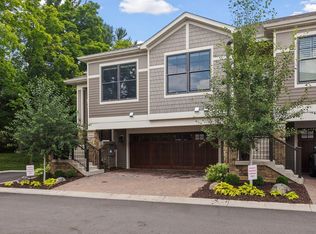 15415 Oakcroft Pl, Wayzata, MN 55391