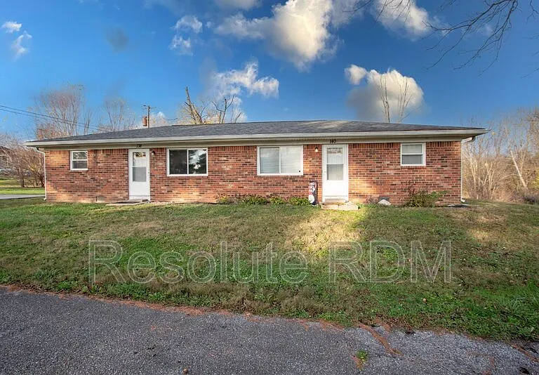 140 Wilson St — Photo 2