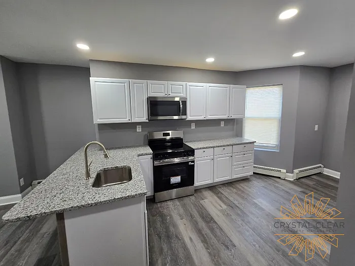 3 bed, 2.0 bath, 1366 sqft, $1,995 — Photo 4