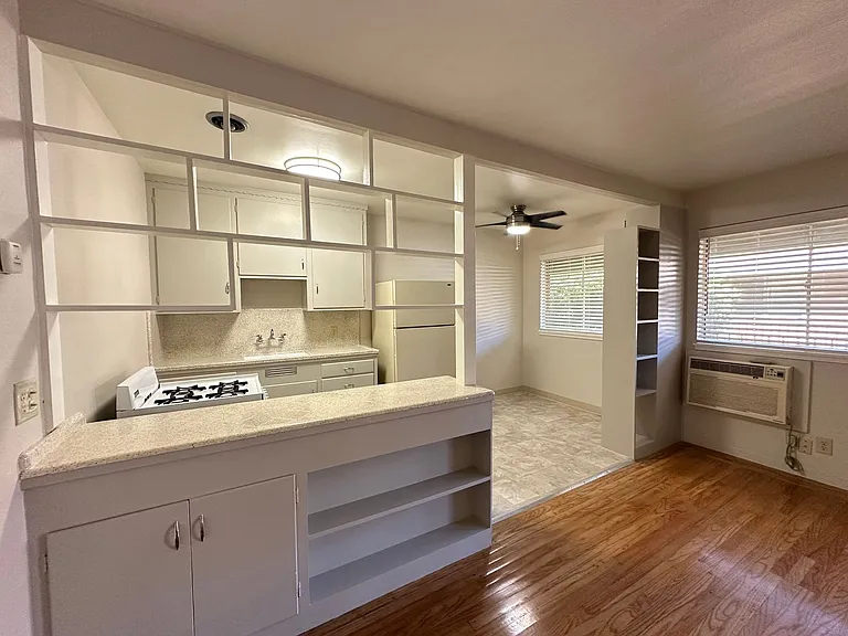 2508 L Street Classic Midtown Living — Photo 14