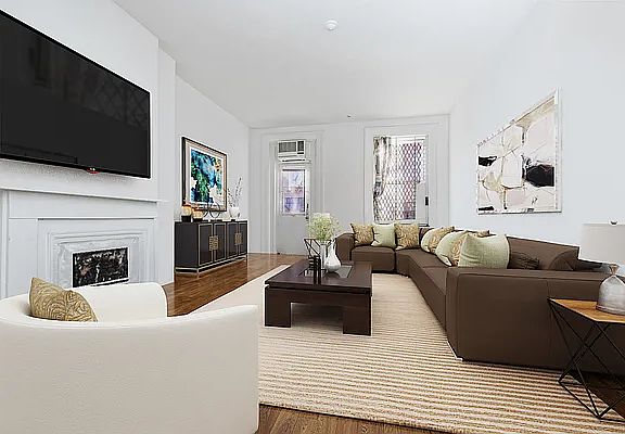 4th image of 156 Waverly Pl #1