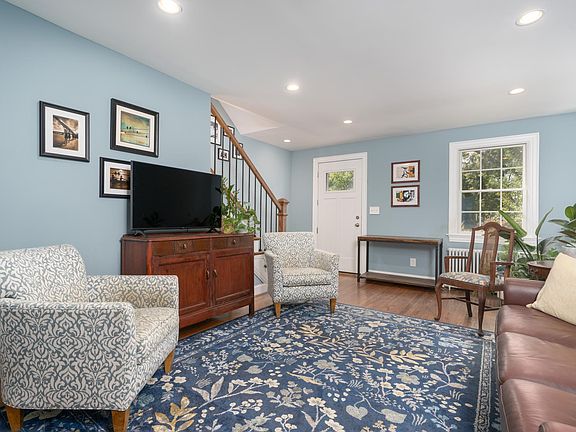 3rd image of 1147 Colonial Ave