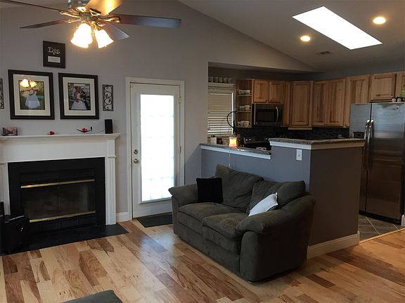3rd image of 471 Crosland Ct