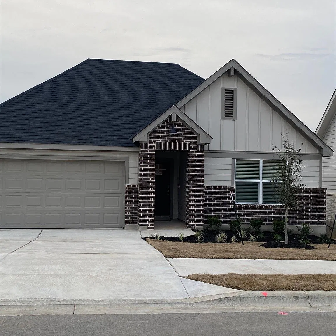 4 bed, 2.0 bath, 1860 sqft, $2,550 — Photo 1