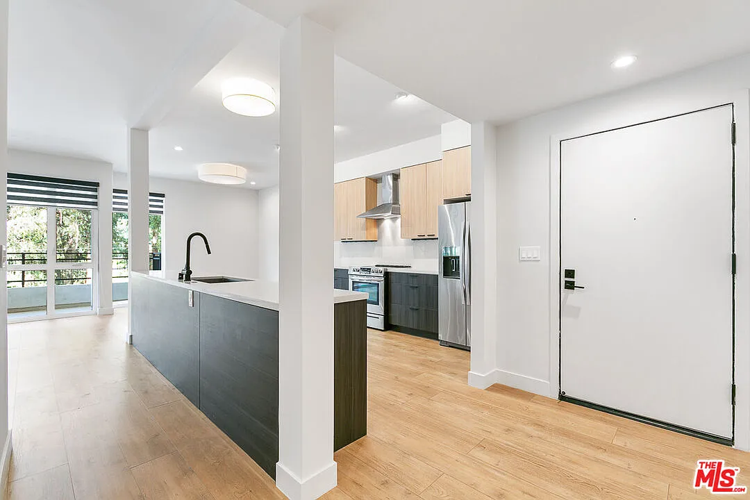 3 bed, 2.5 bath, 1550 sqft, $7,595 — Photo 3
