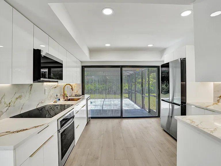 840 SW 3rd St — Photo 15
