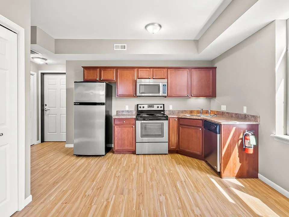 2024 College St - Cedar Falls