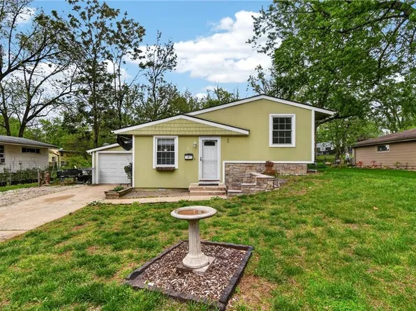 210 Cherokee Dr, Belton, MO 64012