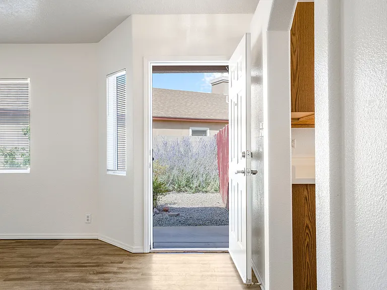 4705 Chow Ct NE — Photo 6