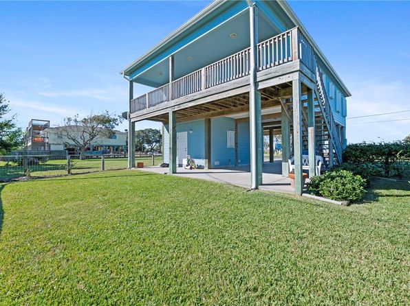 1304 S Church St, Rockport, TX 78382