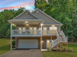 110 Lands End Cir, Union Hall, VA 24176