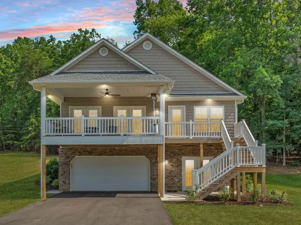 110 Lands End Cir, Union Hall, VA 24176