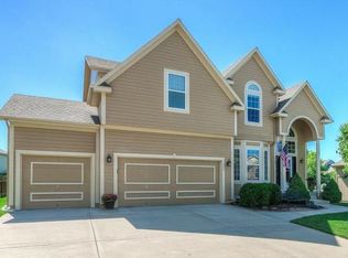 7408 Meadowsweet Ln, Shawnee, KS 66227