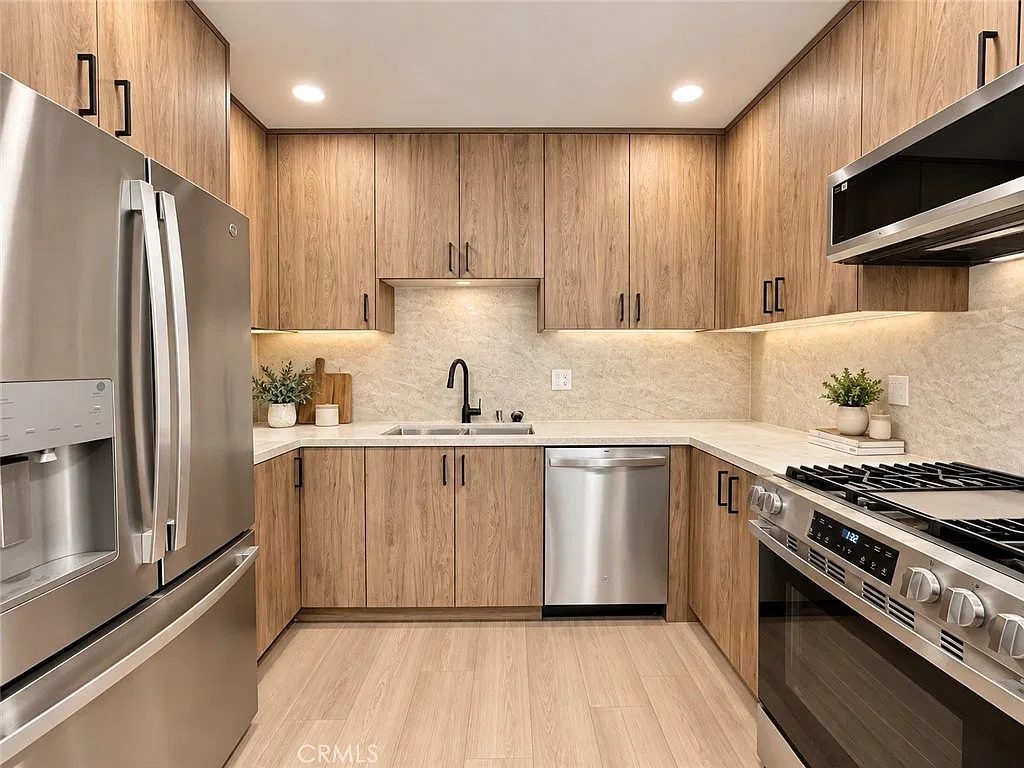 2 bed, 950 sqft, $3,500 — Photo 4