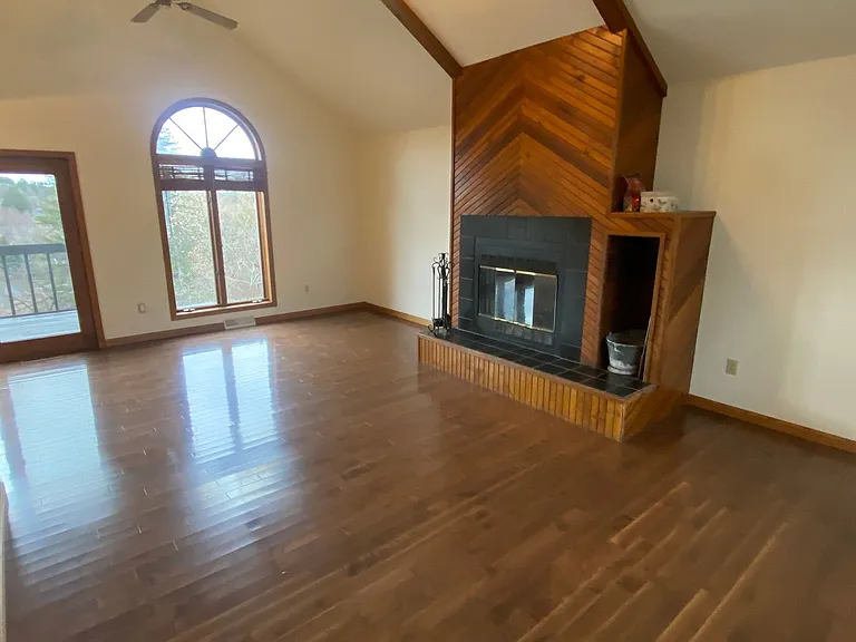 914 Chicago Ave — Photo 4
