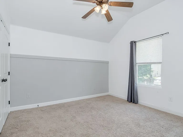 511 Sebastian Dr — Photo 33
