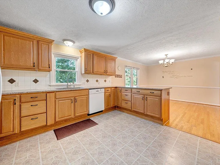 405 Oakland Cir — Photo 7
