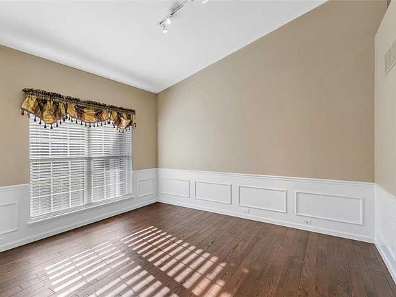 3rd image of 1381 Red Oak Plantation Dr