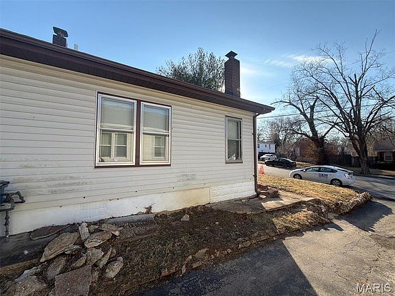 3rd image of 3408 Airway Ave