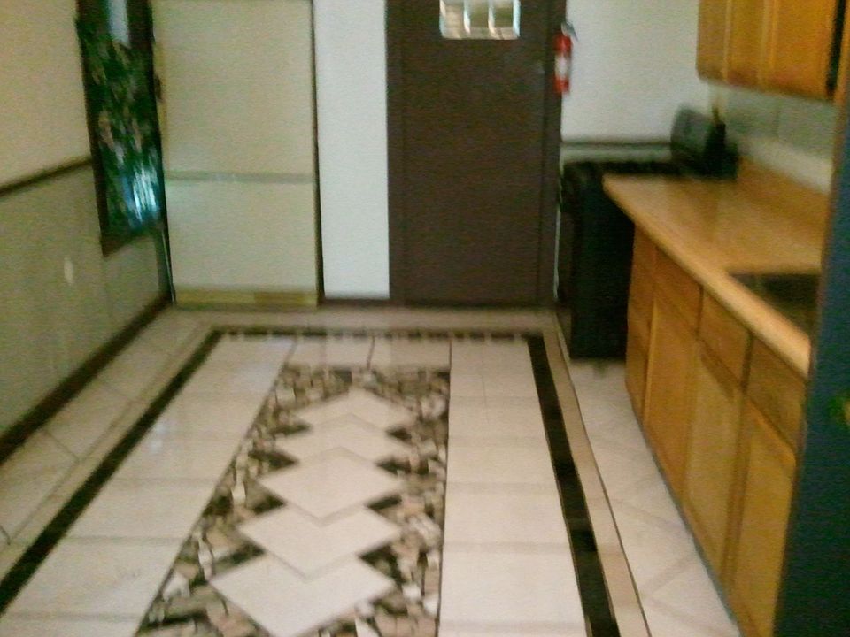 2nd image of 1016 Woodlawn Ave APT 3