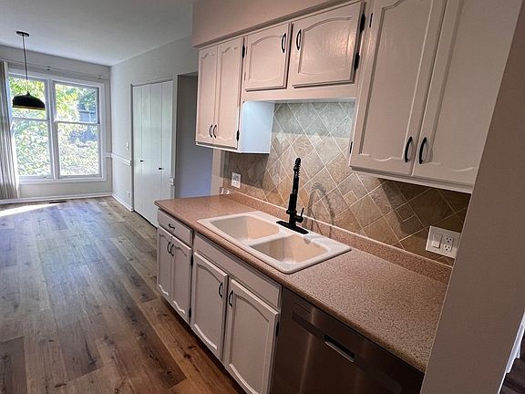 3rd image of 102 Country Ln #102