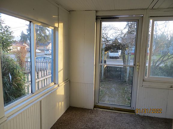 5th image of 135 10th St SE