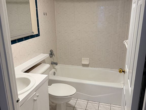 5th image of 11006 72nd Ave #1C