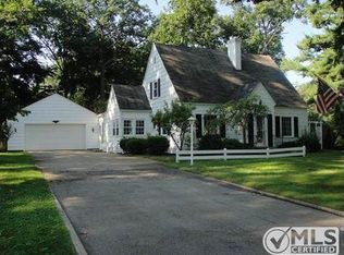 635 Cambridge Dr, Norton Shores, MI