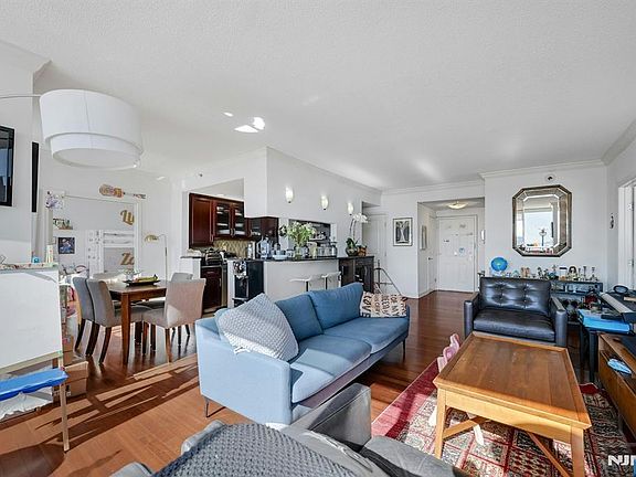 3rd image of 100 Old Palisade Rd APT 2108