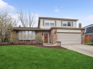 575 Prince Edward Rd, Glen Ellyn, IL 60137