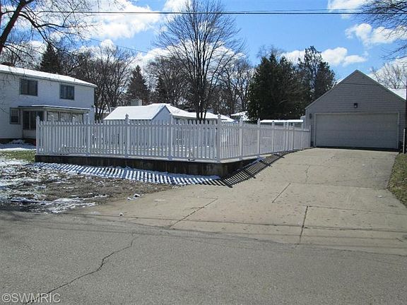 4th image of 1018 Westmoor Dr NW