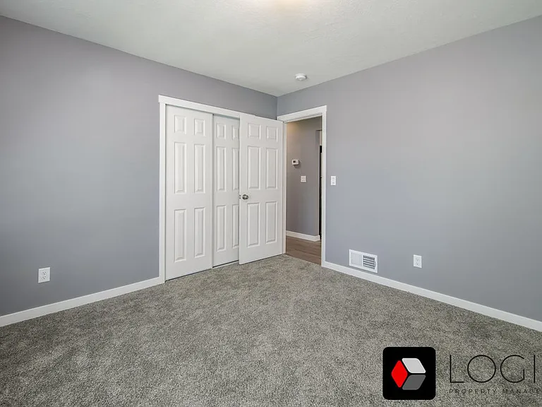 4050 S Porter Ave — Photo 9