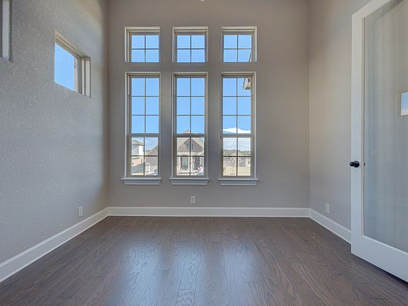 Front Gate at Fair Oaks Ranch 70 - Barnett Interior Image 3