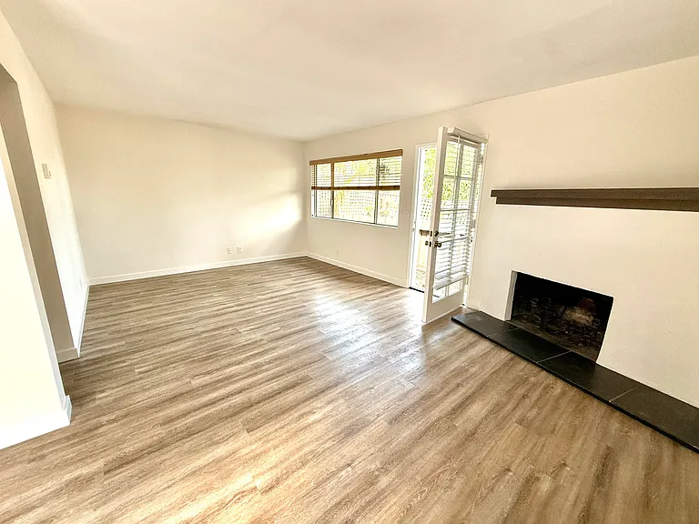 521 E Arrellaga St #1 — Photo 2