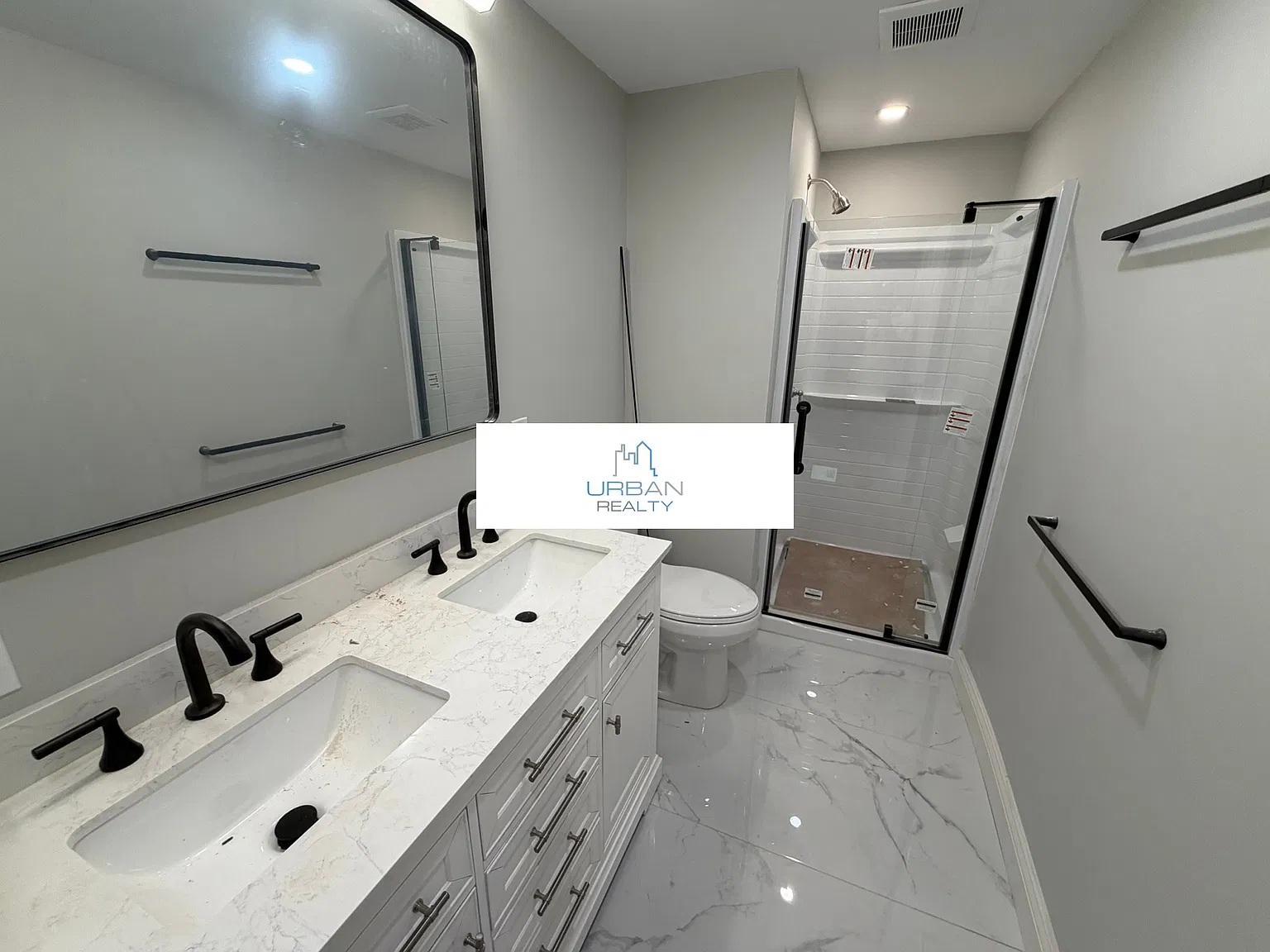 13 bed, 6.0 bath, 4100 sqft, $21,450 — Photo 4