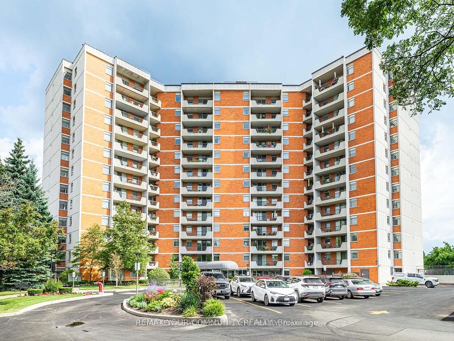 7811 Yonge St #508