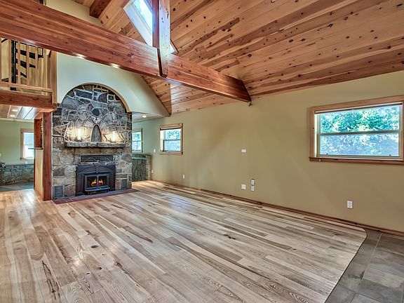 3rd image of 16202 Strawberry Lane