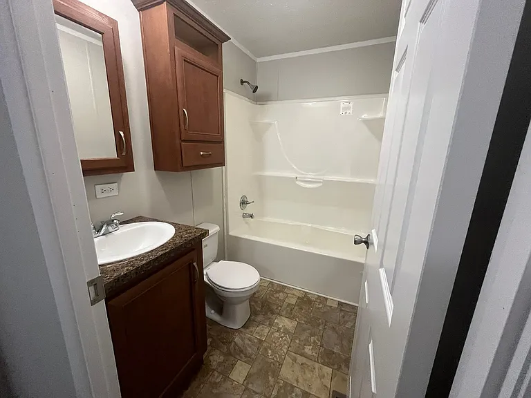 Lakeview Terrace — Photo 13