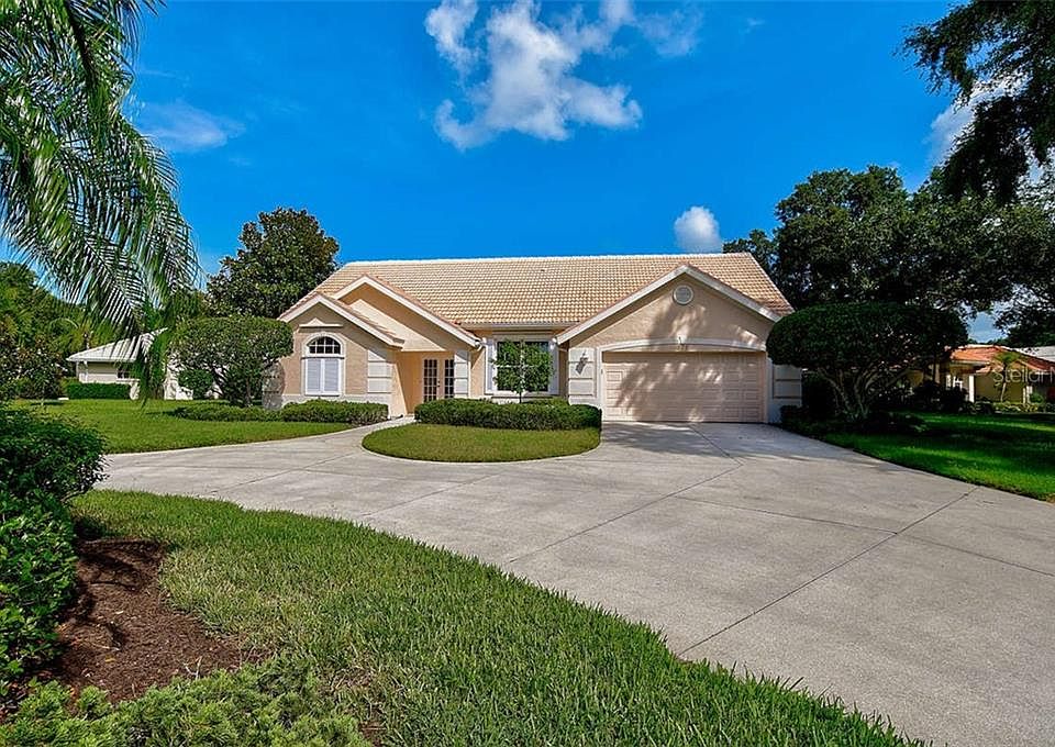 1st image of 775 Bridle Oaks Dr