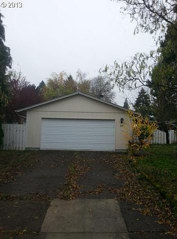 1st image of 838 SE 15th Ave