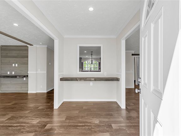 3rd image of 132 Kirkwood Dr