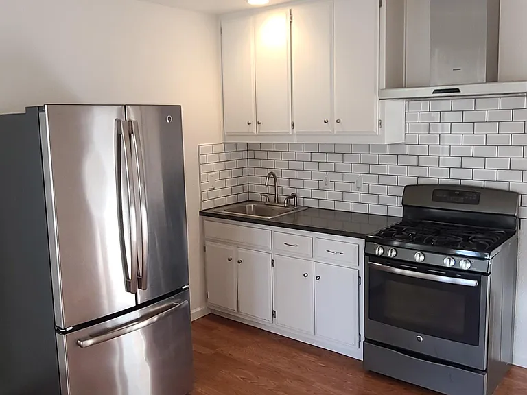 300 W M St — Photo 7