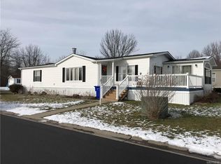 1177 Vinewood Dr, Lockport, NY 14094