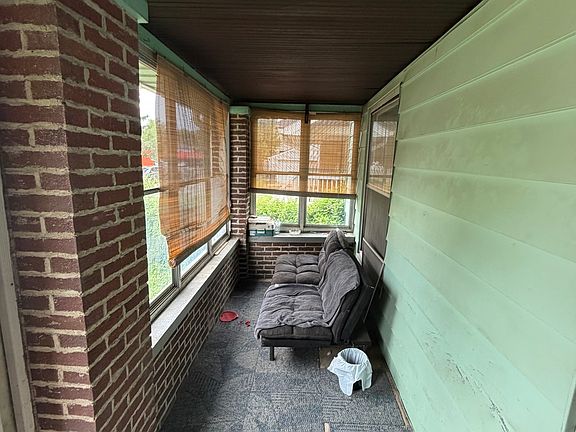 2nd image of 435 N Oxford St