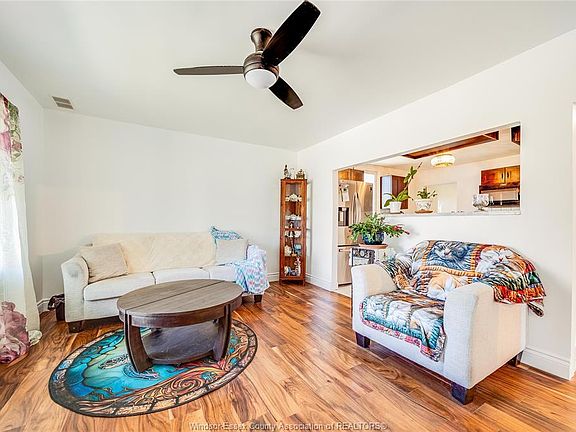4th image of 2286 Forest Ave